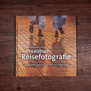Fotobuch-Regal.de - Rezension: Daan Schoonhoven - Praxisbuch Reisefotografie - Vorderseite